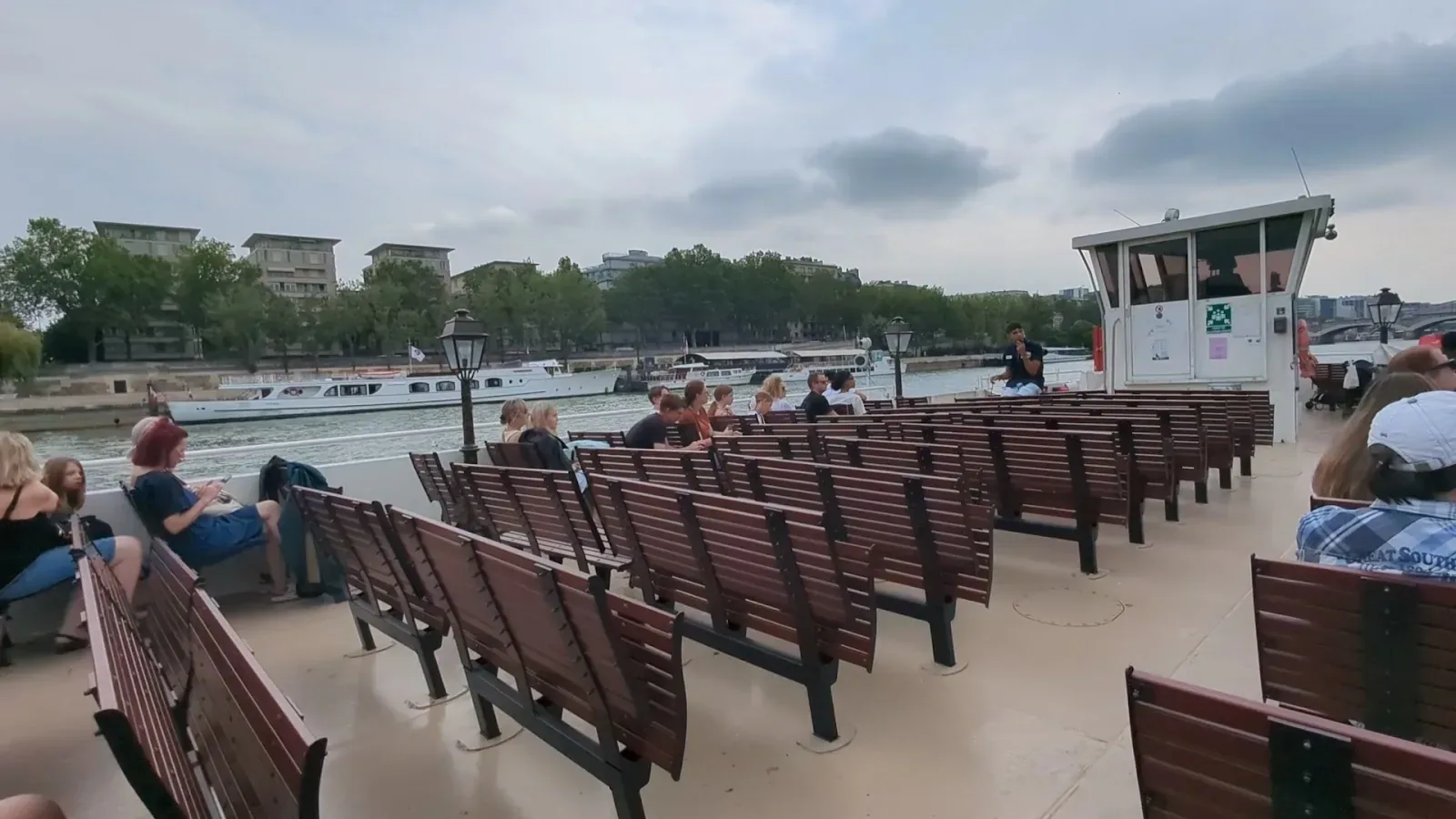 Vedettes du Pont Neuf passing Paris landmarks on the Seine